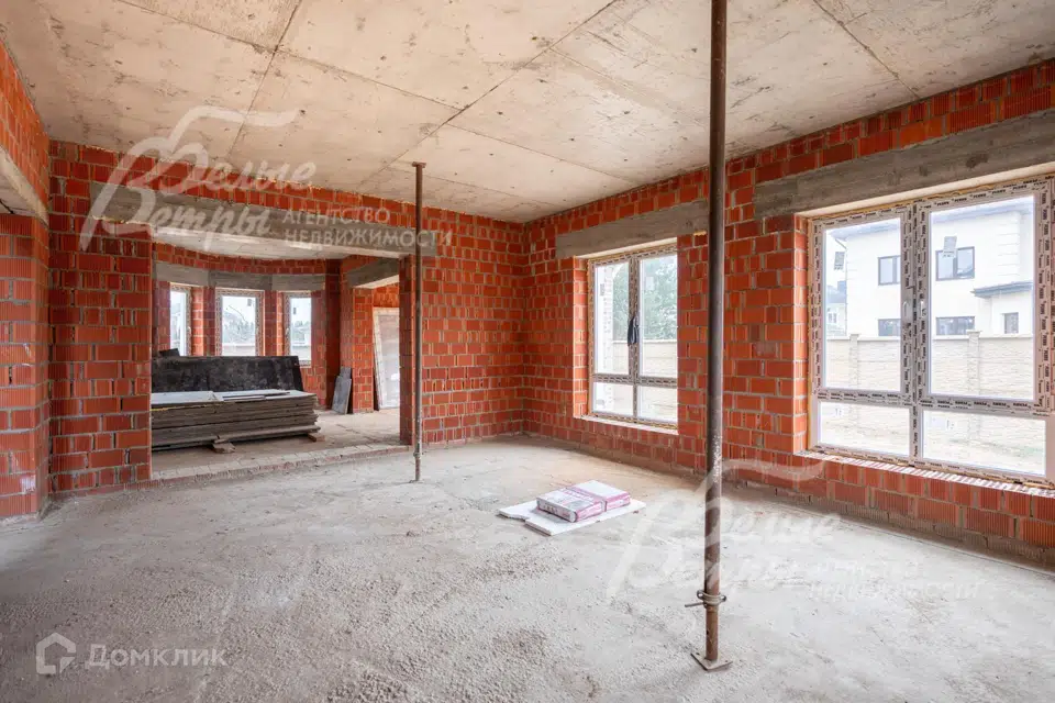 Продаётся 3-этажный дом, 300 м²