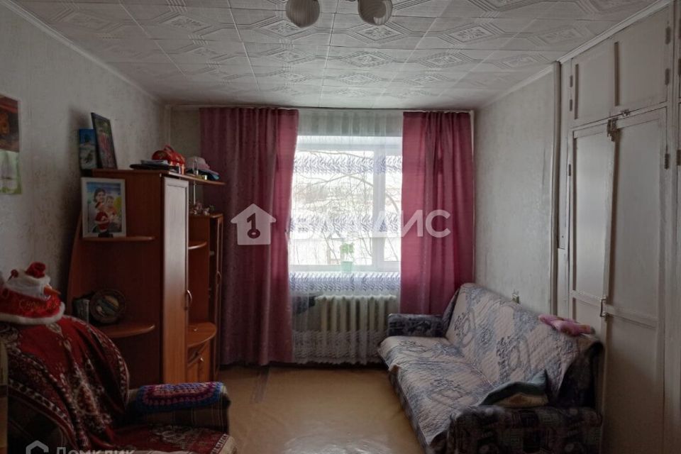 Продаётся 3 комнаты в 4-комн. квартире, 43 м²