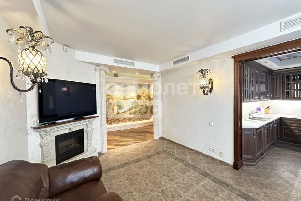 Продаётся 6-комнатная квартира, 195.4 м²
