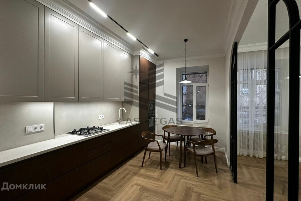 Сдаётся 2-комнатная квартира, 90 м²