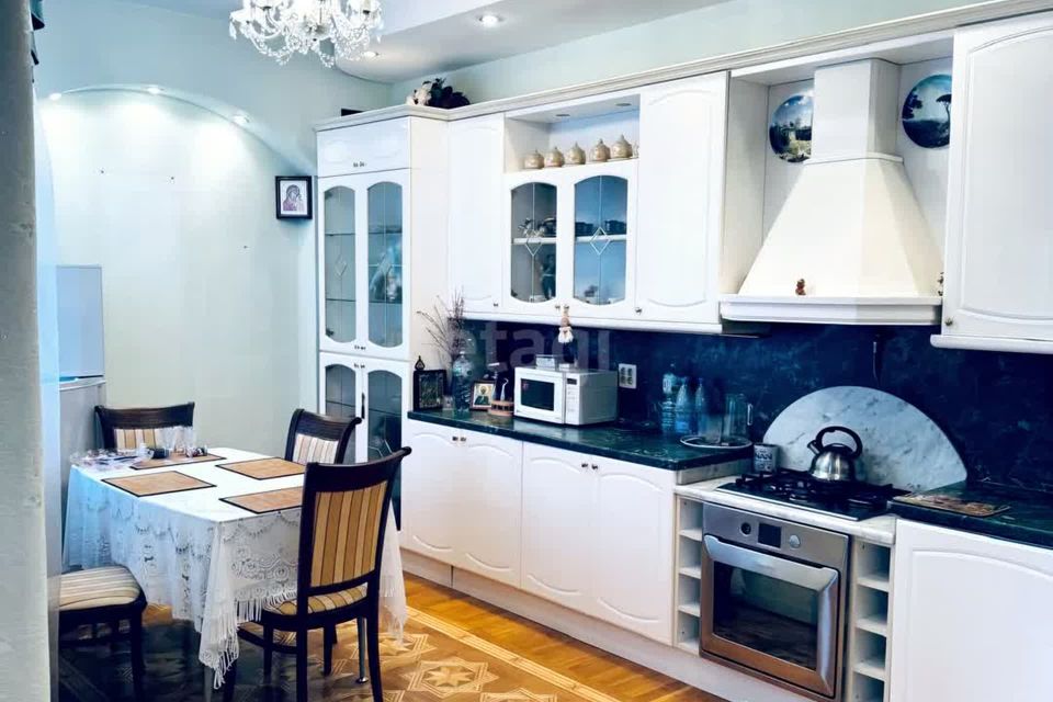 Продаётся 2-комнатная квартира, 100.7 м²