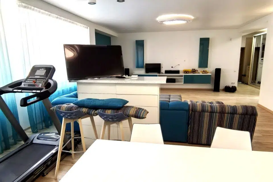 Продаётся 3-комнатная квартира, 136.5 м²