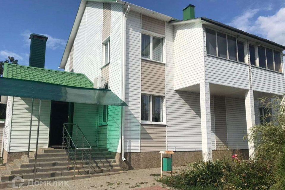 Померанцев переулок. Скуратов. Бирюзовый переулок. Темно бирюзовый переулок. Бирюзовый цвет фасада дома.