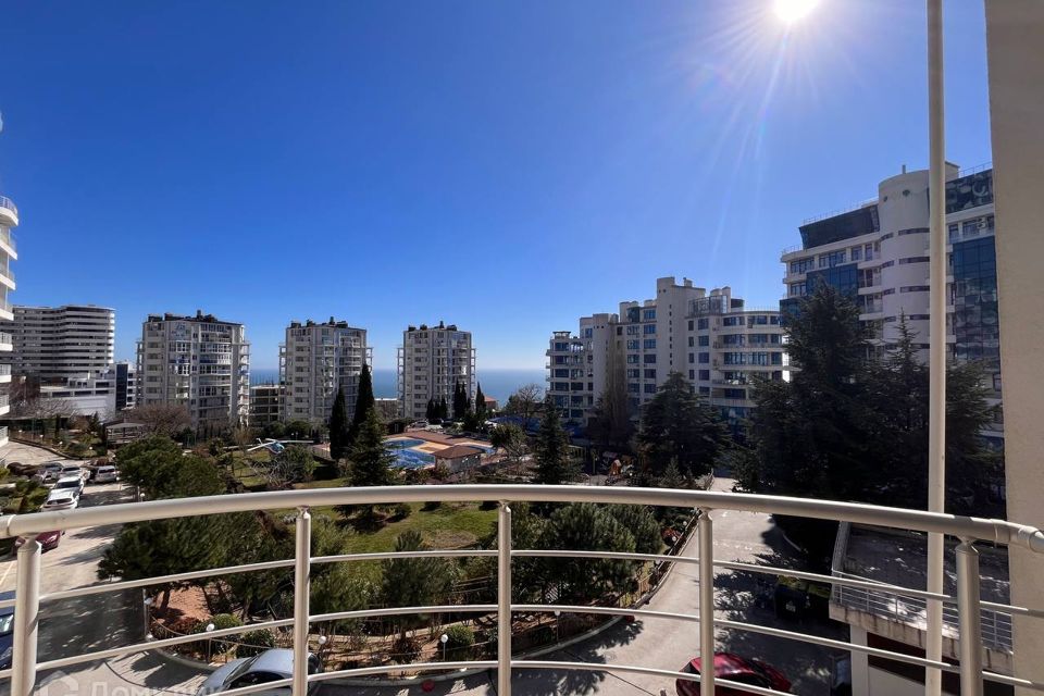 Продаётся 2-комнатная квартира, 107.5 м²