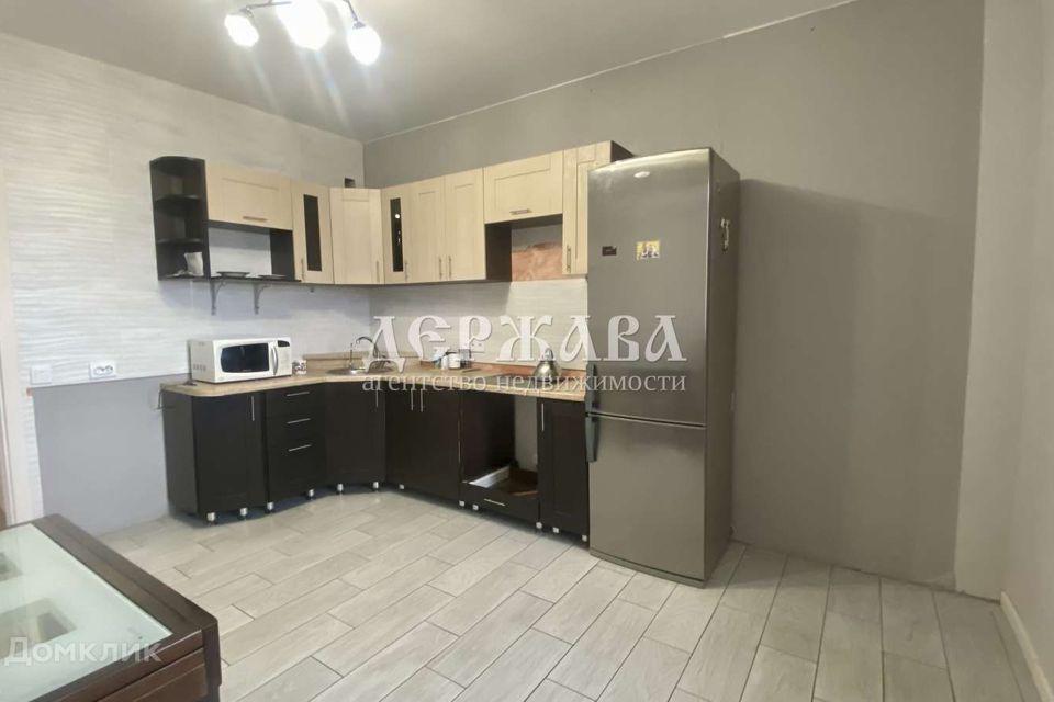 Сдаётся 3-комнатная квартира, 98 м²