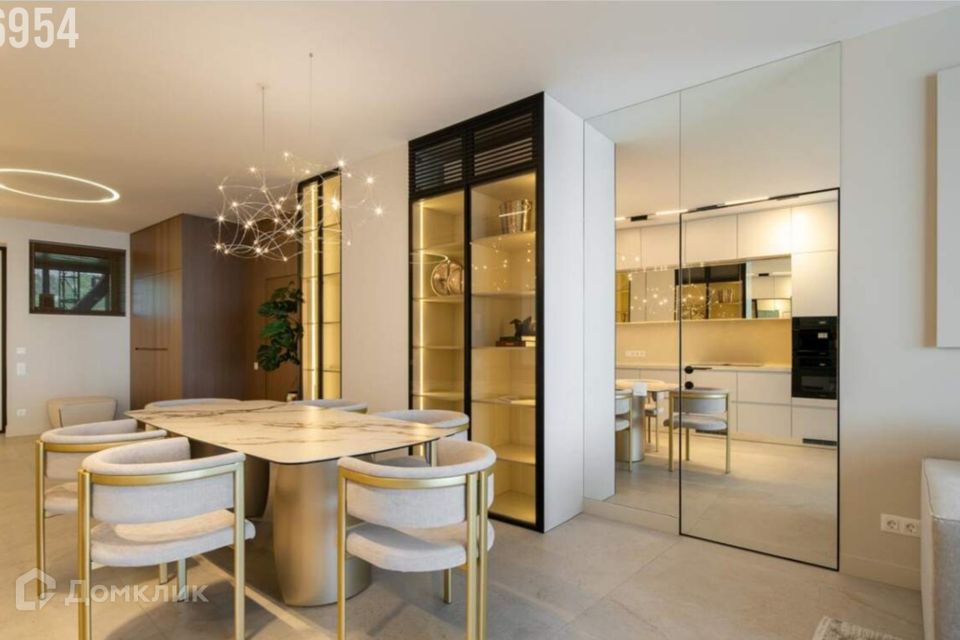 Продаётся 3-комнатная квартира, 106 м²