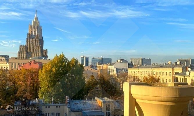 Продаётся 5-комнатная квартира, 252 м²