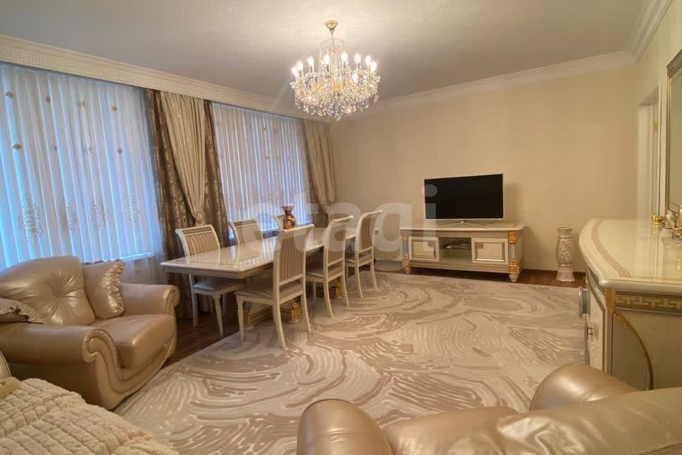 Продаётся 3-комнатная квартира, 120 м²