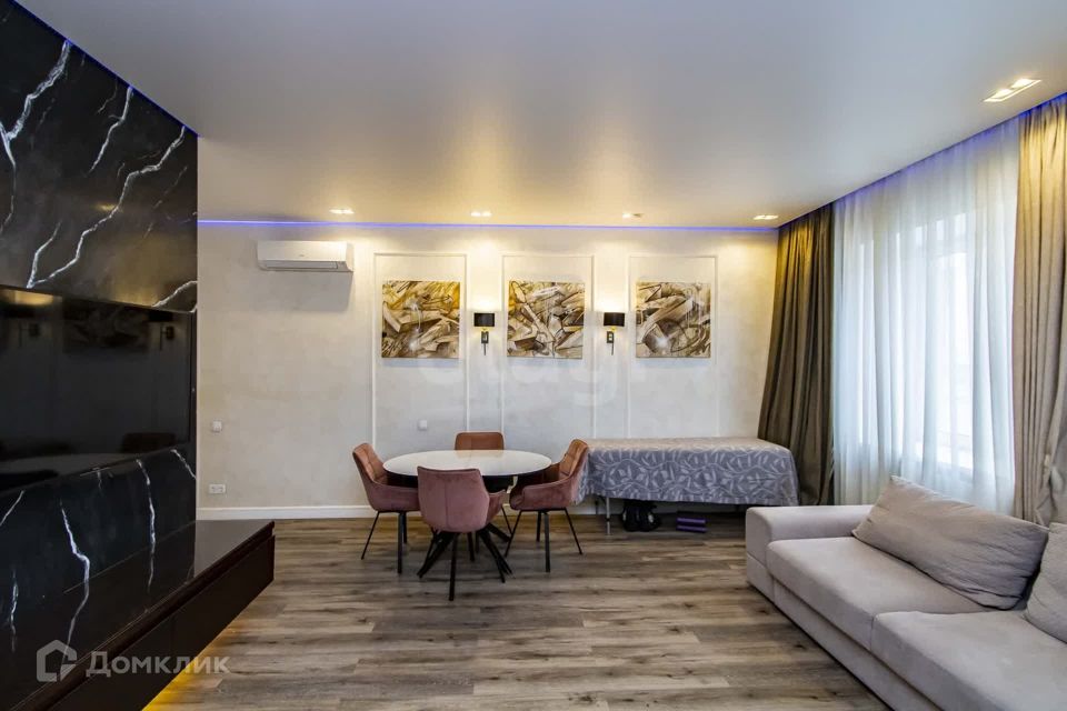 Продаётся 1-комнатная квартира, 61.7 м²