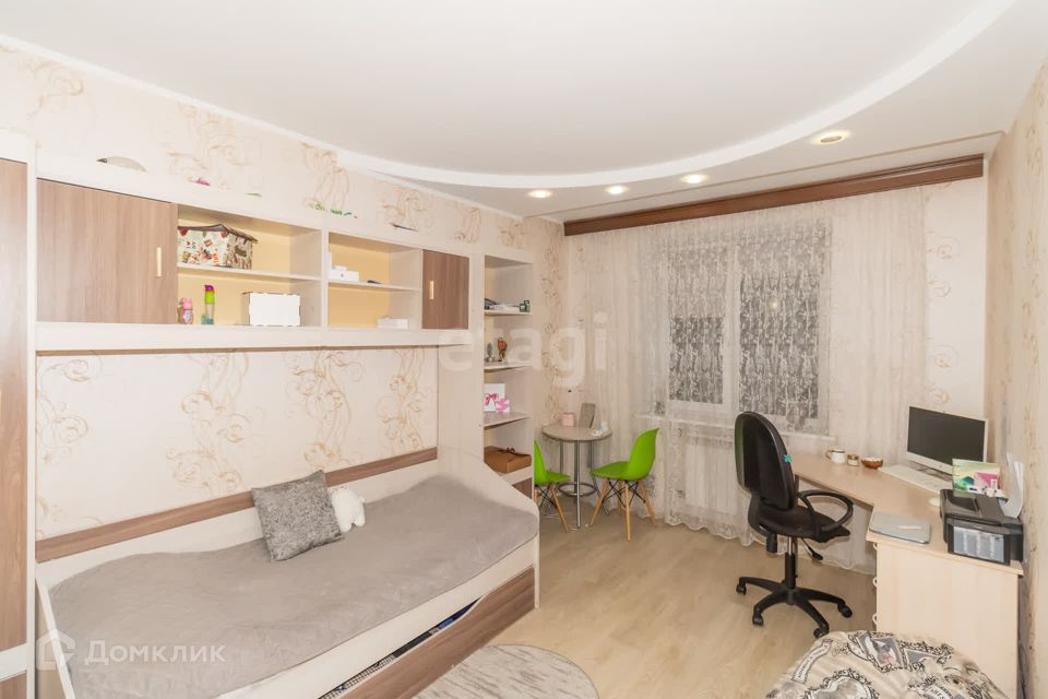 Продаётся 4-комнатная квартира, 127 м²