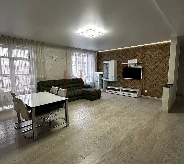 Сдаётся 2-комнатная квартира, 93 м²