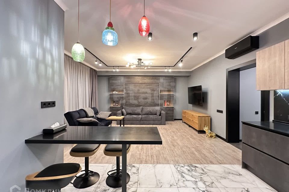 Продаётся 1-комнатная квартира, 64.2 м²