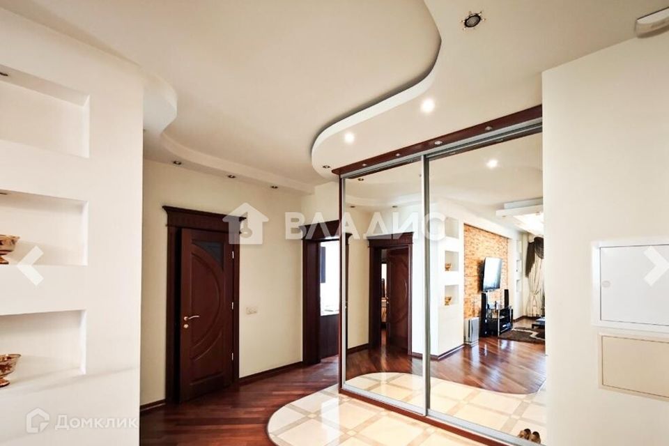 Продаётся 3-комнатная квартира, 106 м²