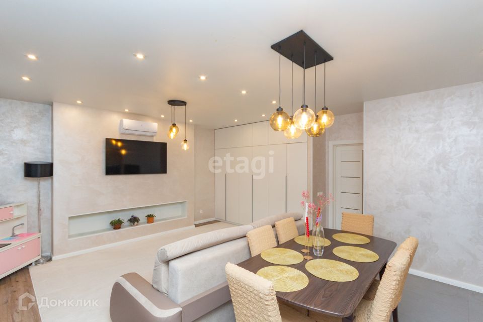 Продаётся 2-комнатная квартира, 75.8 м²