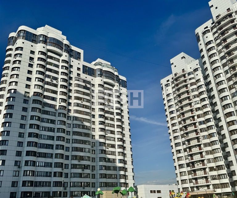 Продаётся 3-комнатная квартира, 172 м²