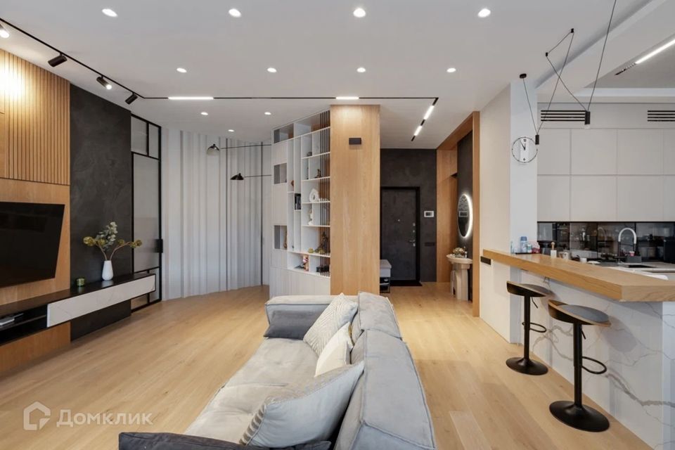 Продаётся 3-комнатная квартира, 135 м²