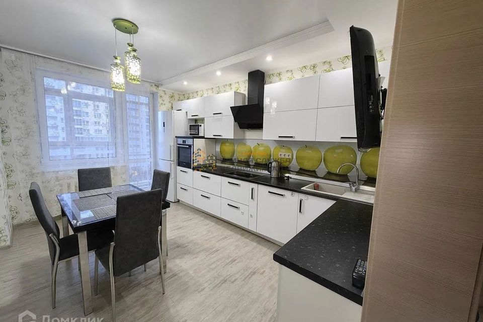 Сдаётся 2-комнатная квартира, 96 м²