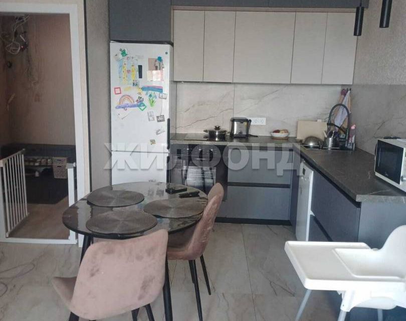 Продаётся 4-комнатная квартира, 77.8 м²