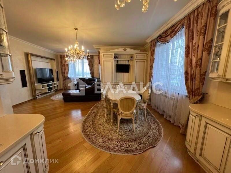 Продаётся 3-комнатная квартира, 105 м²