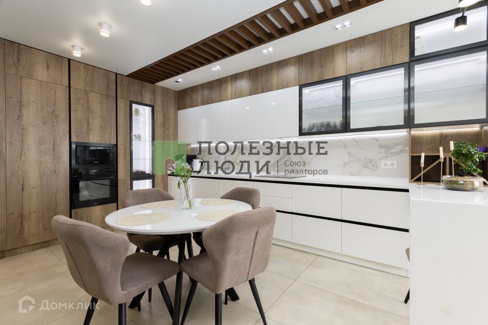 Продаётся 5-комнатная квартира, 160 м²