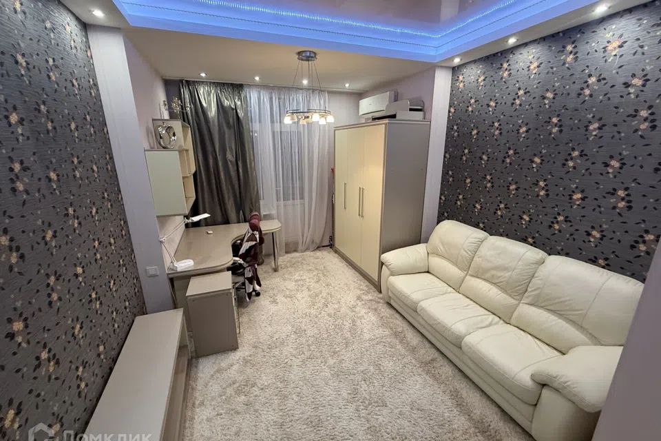 Продаётся 4-комнатная квартира, 153 м²