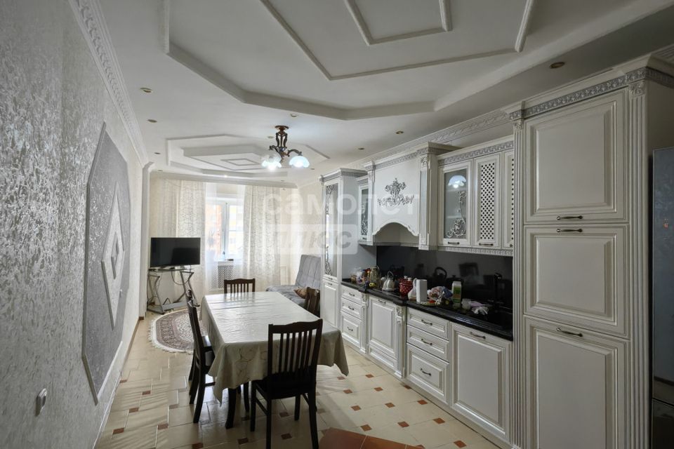 Продаётся 3-комнатная квартира, 137 м²