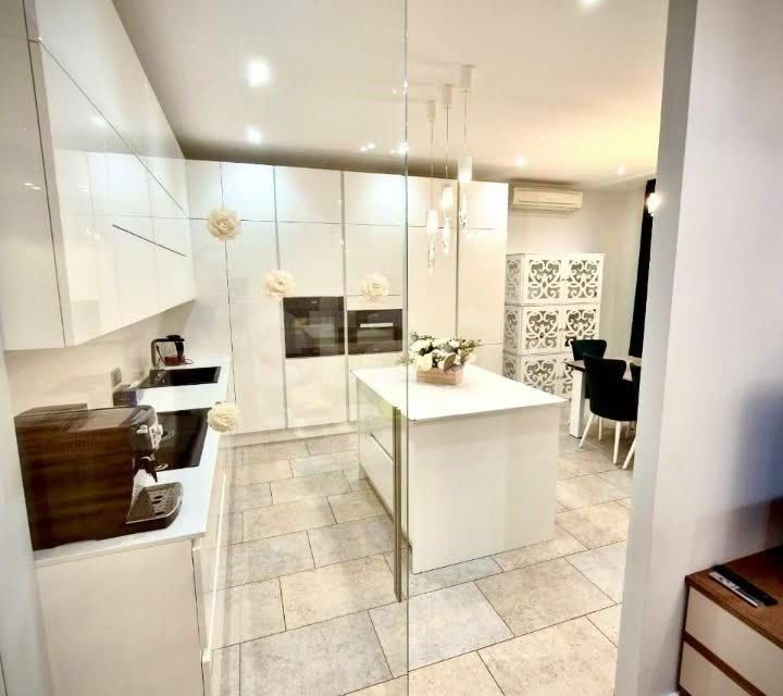 Продаётся 4-комнатная квартира, 152 м²
