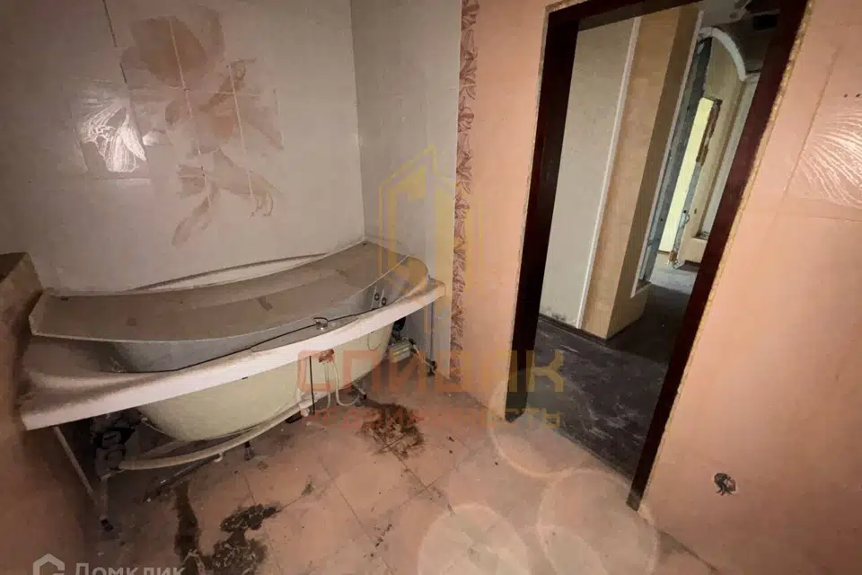 Продаётся 4-комнатная квартира, 193.8 м²