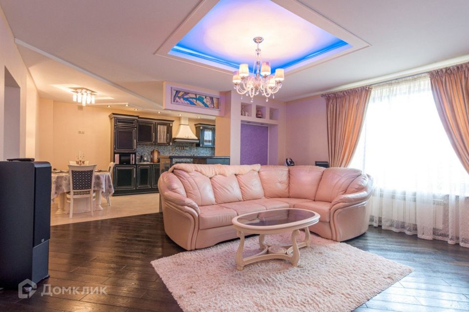 Продаётся 3-комнатная квартира, 127.3 м²