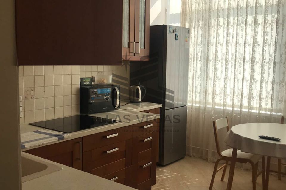 Сдаётся 2-комнатная квартира, 72 м²
