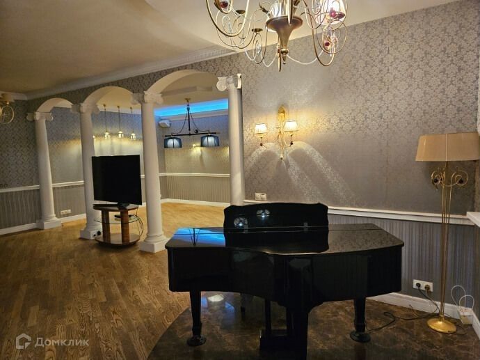 Продаётся 6-комнатная квартира, 200 м²