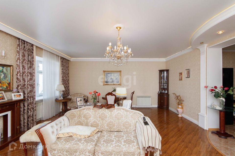 Продаётся 3-комнатная квартира, 160 м²