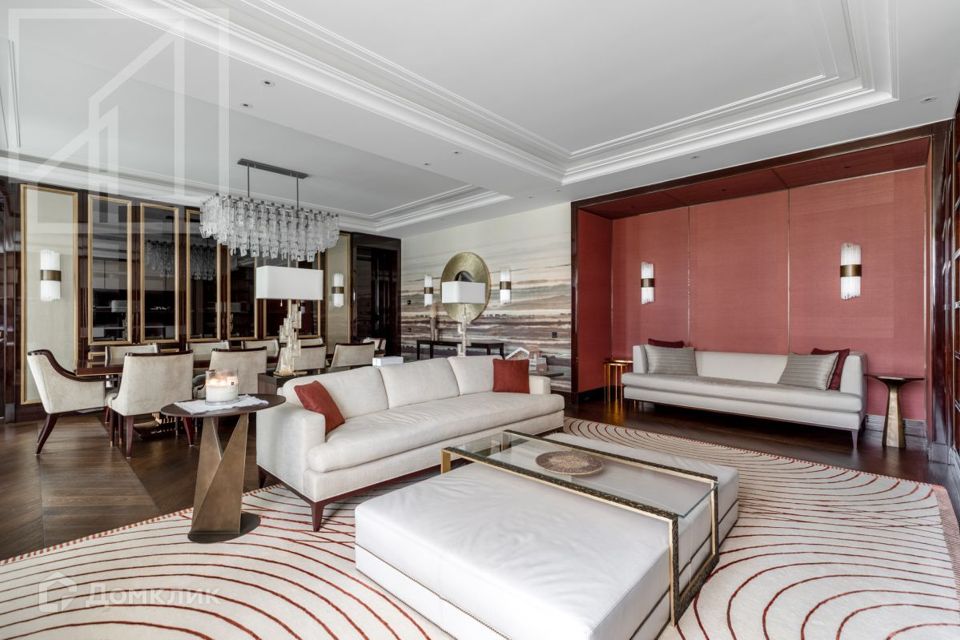Сдаётся 4-комнатная квартира, 240 м²