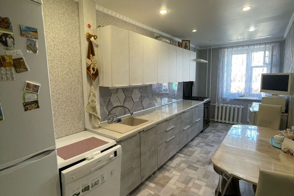 Продаётся 4-комнатная квартира, 74 м²