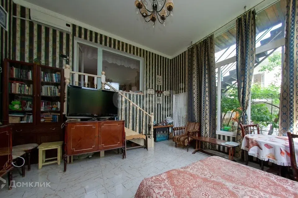 Продаётся 3-этажный дом, 406 м²