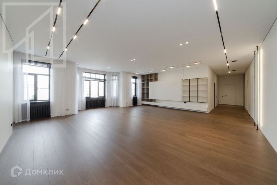 Сдаётся 4-комнатная квартира, 250 м²