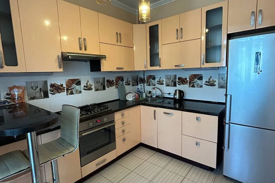 Сдаётся 2-комнатная квартира, 65 м²