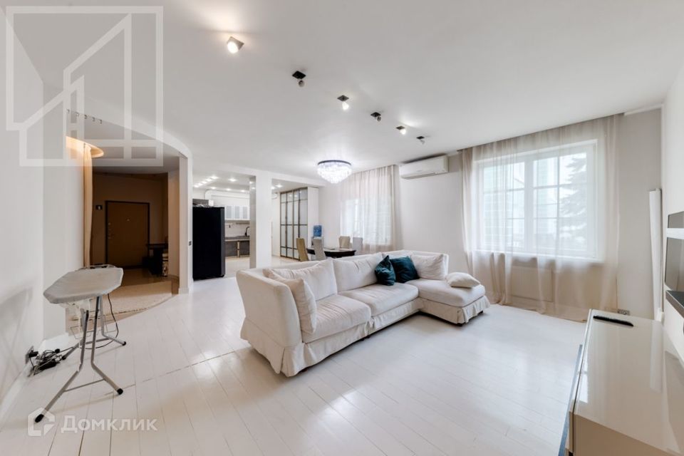 Сдаётся 4-комнатная квартира, 152 м²