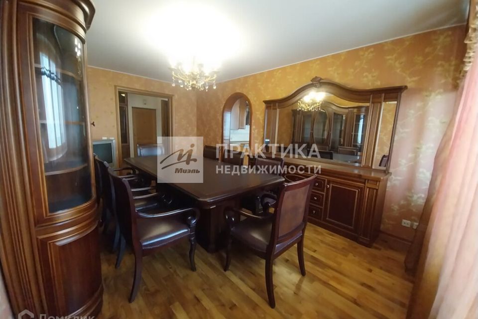 Продаётся 7-комнатная квартира, 173.7 м²