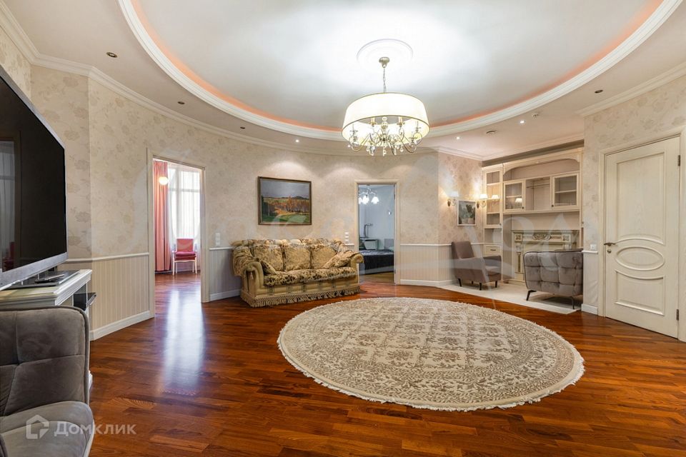 Продаётся 4-комнатная квартира, 165.4 м²
