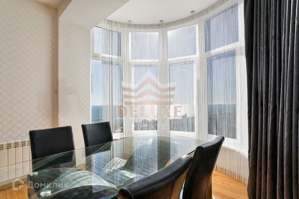 Продаётся 3-комнатная квартира, 130 м²