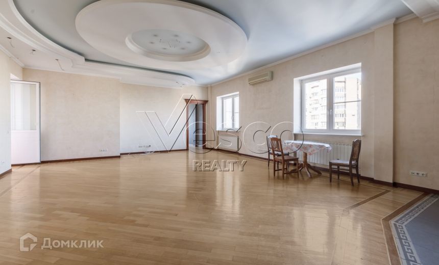Продаётся 5-комнатная квартира, 196.1 м²