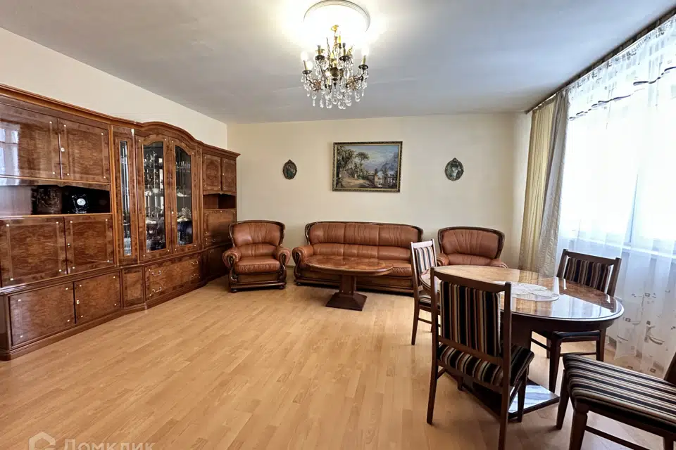 Продаётся 2-комнатная квартира, 76.4 м²