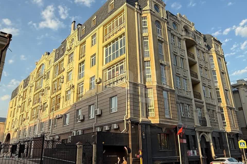 Продаётся 4-комнатная квартира, 147.8 м²