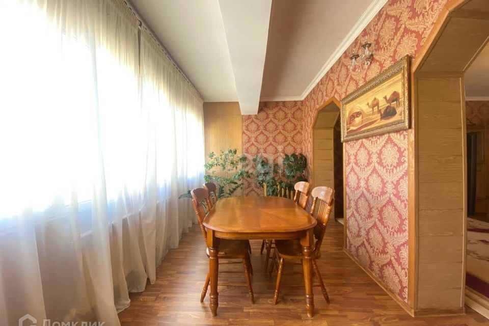 Продаётся 4-комнатная квартира, 142 м²