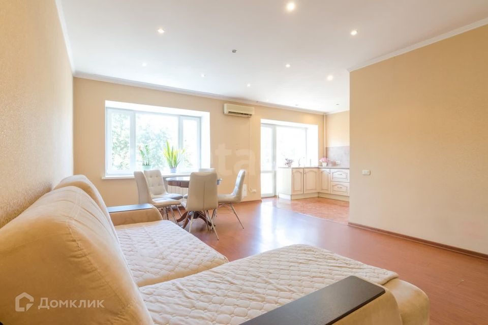 Продаётся 4-комнатная квартира, 102 м²