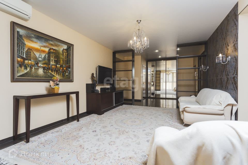 Продаётся 4-комнатная квартира, 127.4 м²