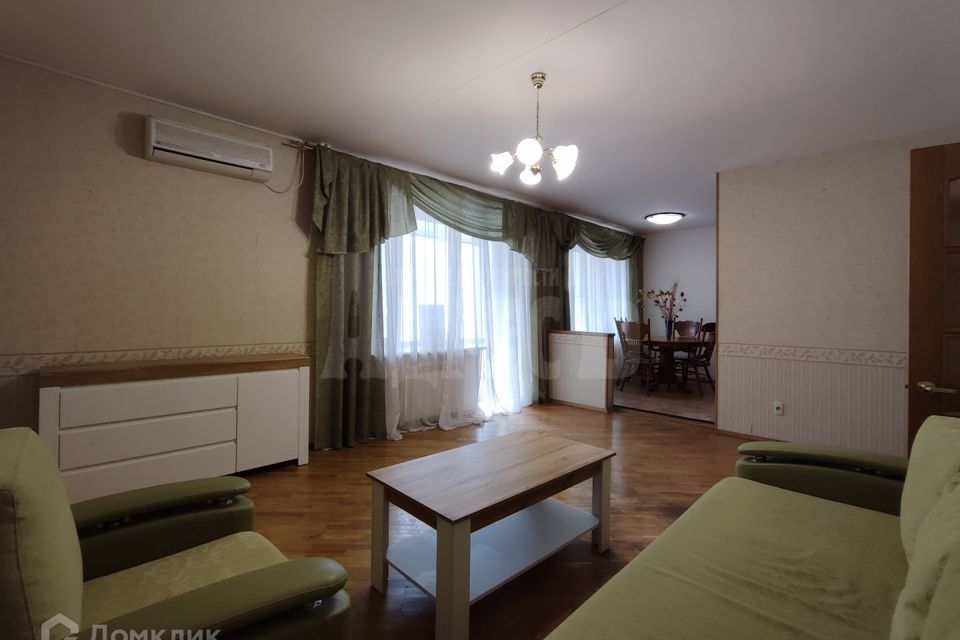 Продаётся 3-комнатная квартира, 107.5 м²