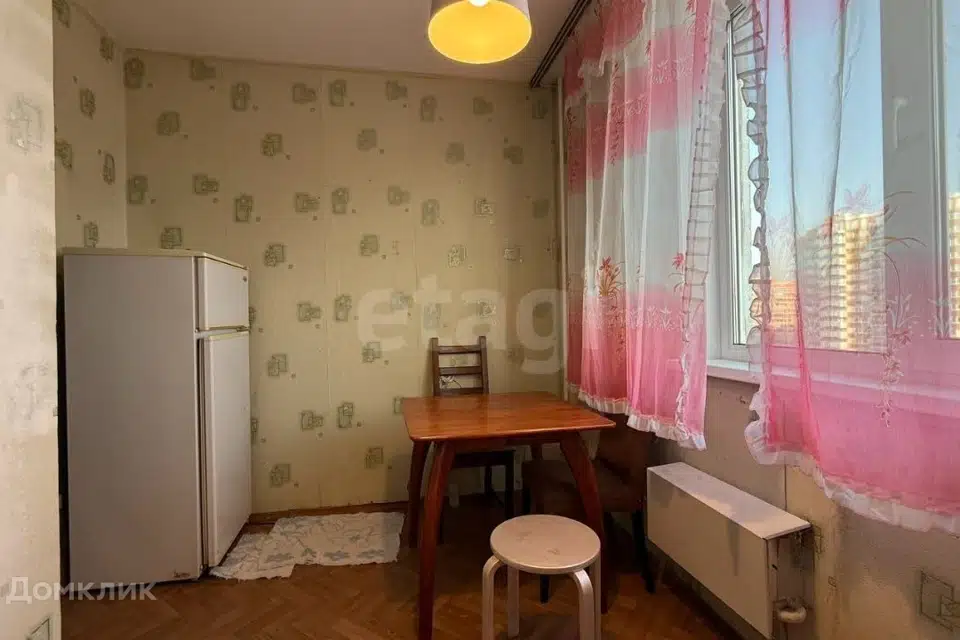 Продаётся 1-комнатная квартира, 37.8 м²