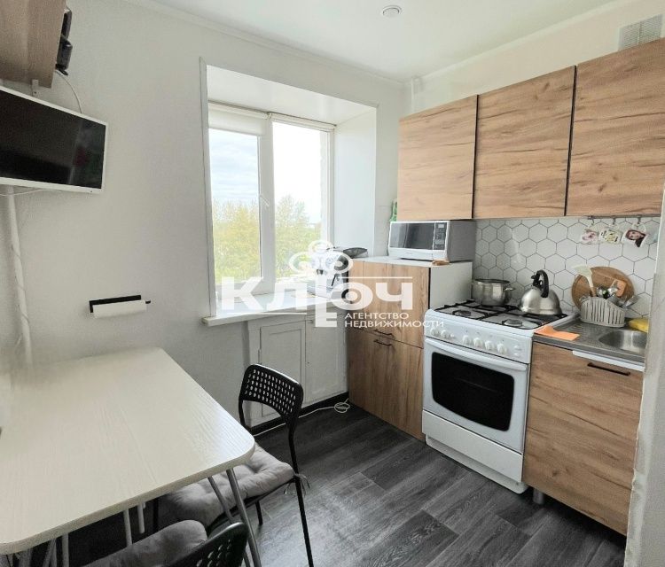 Продаётся 4-комнатная квартира, 60.8 м²